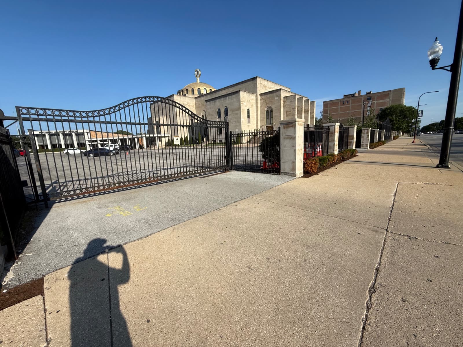 Perimeter hedging at an institutional property