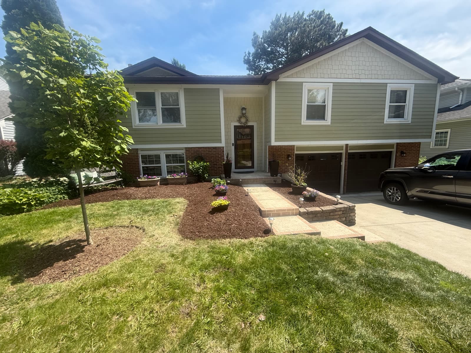 Front yard with paver steps, walkway and mulch beds